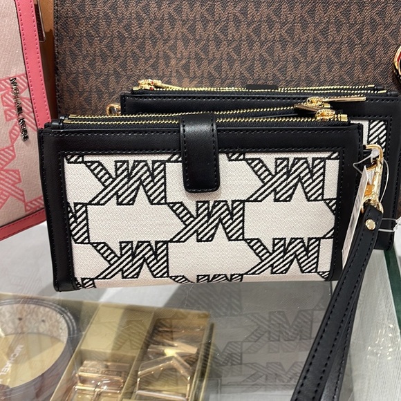 MICHAEL KORS JET SET TRAVEL 35S3GTVW7J LIGHT SAGE LG DOUBLE ZIP WRISTLET-WALLET- - Picture 4 of 16